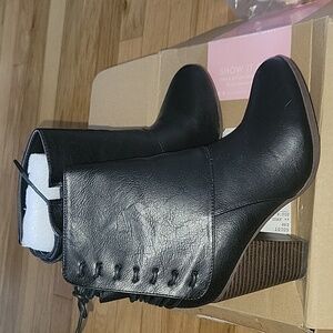 Brand New leather heeled boots 7.5 blk